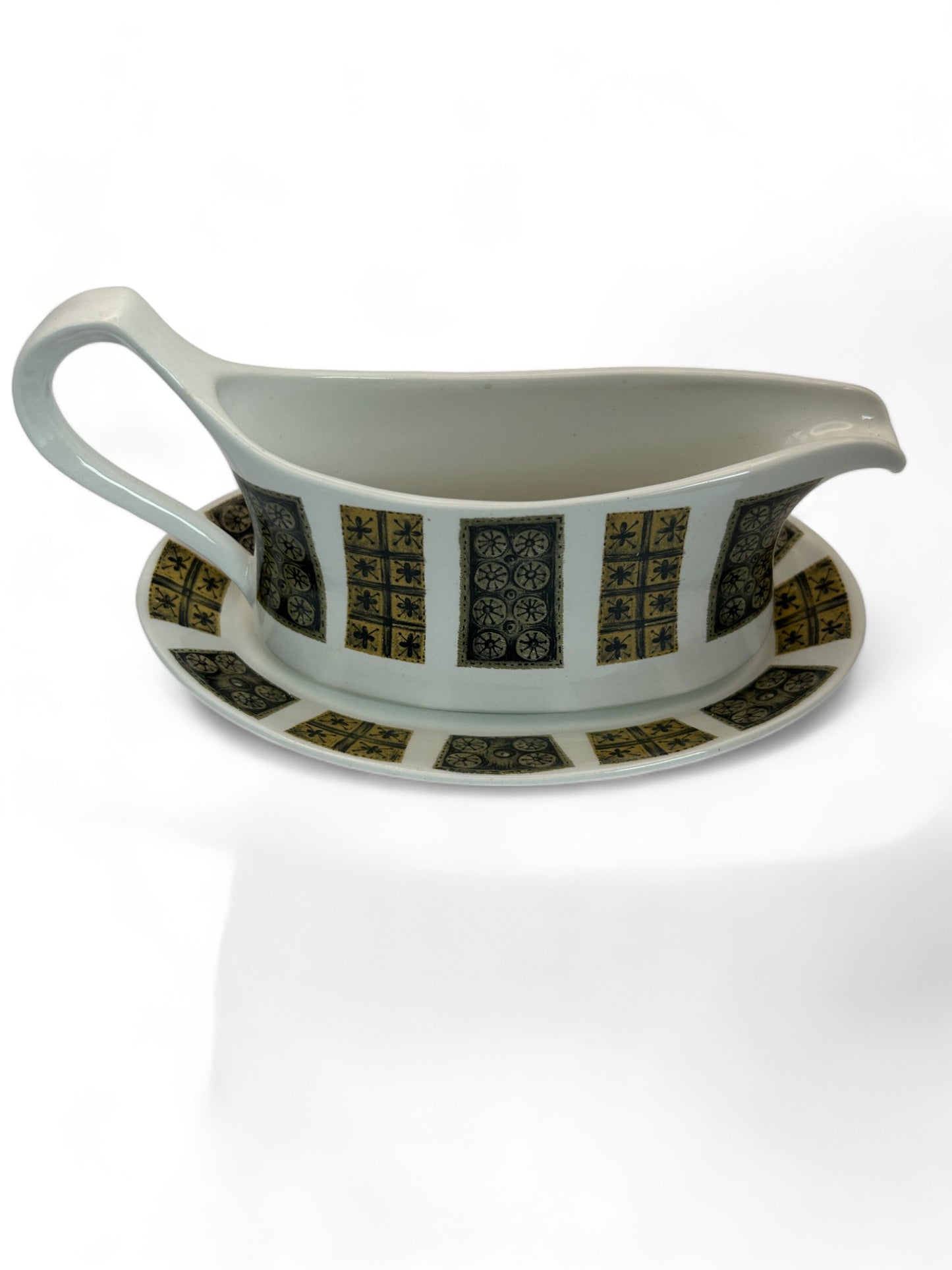 Complete your dining table with this elegant mid-century modern gravy boat and matching underplate.
