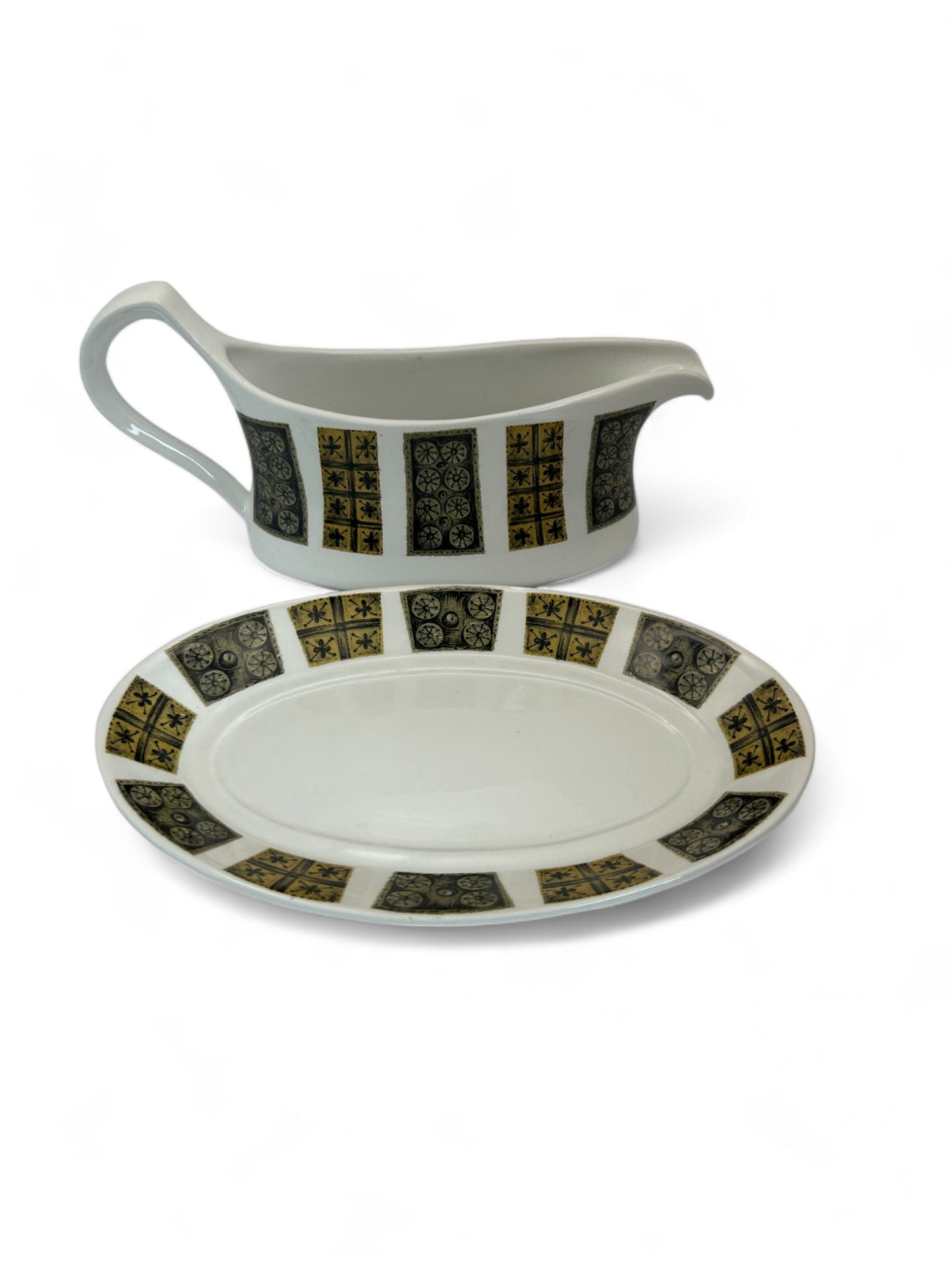 Complete your dining table with this elegant mid-century modern gravy boat and matching underplate.