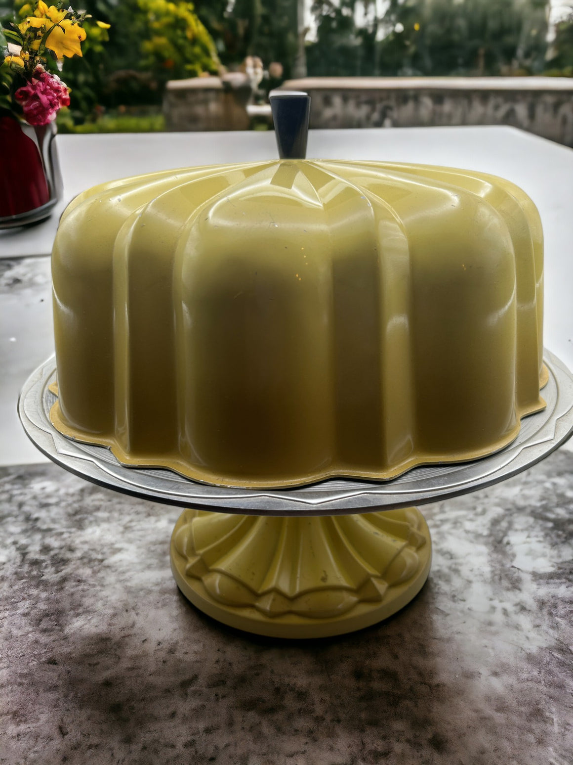 Vintage Ombre Yellow Nordic Ware Aluminum Metal Bundt Cake Stand
